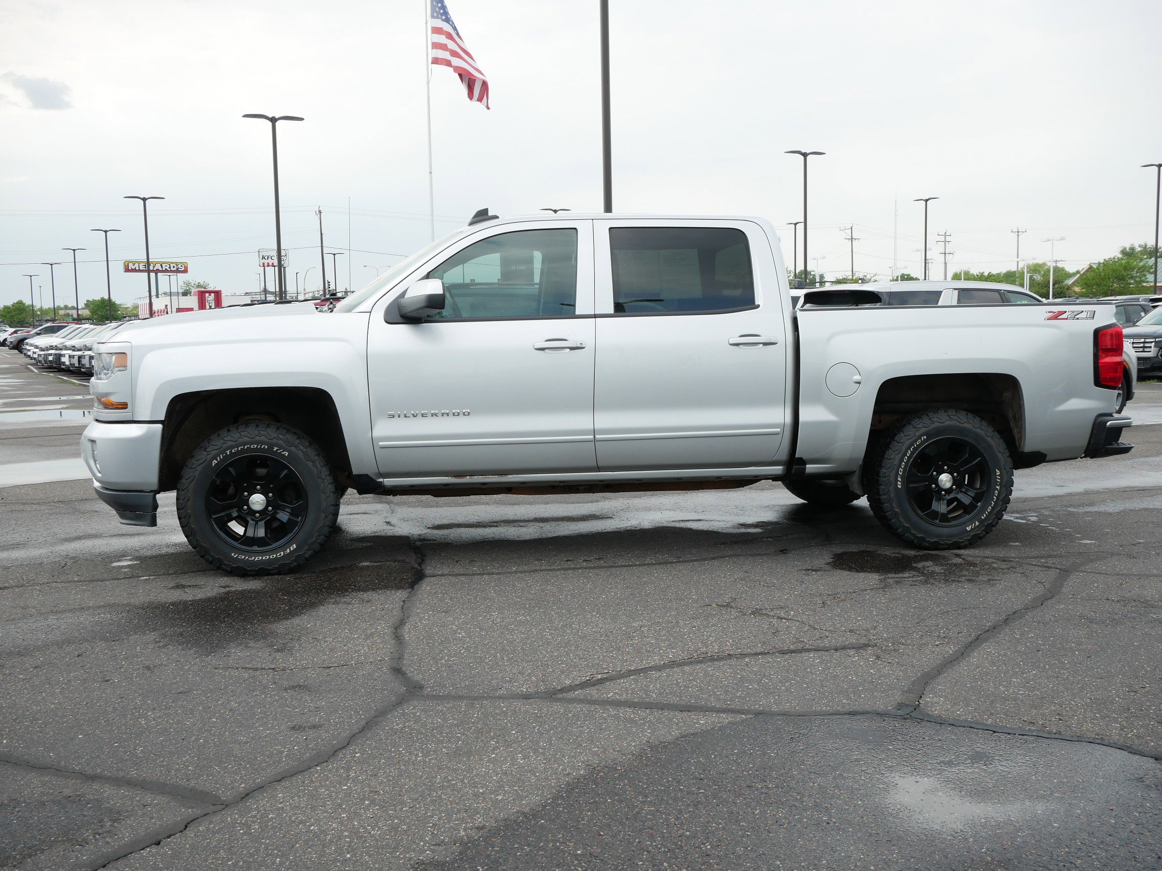 Used 2018 Chevrolet Silverado 1500 LT with VIN 3GCUKREC6JG513124 for sale in Waite Park, Minnesota