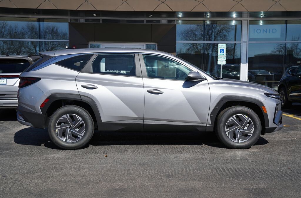 New 2026 Hyundai Tucson Hybrid Blue SE SUV
