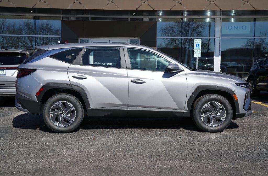 New 2026 Hyundai Tucson Hybrid Blue SE SUV