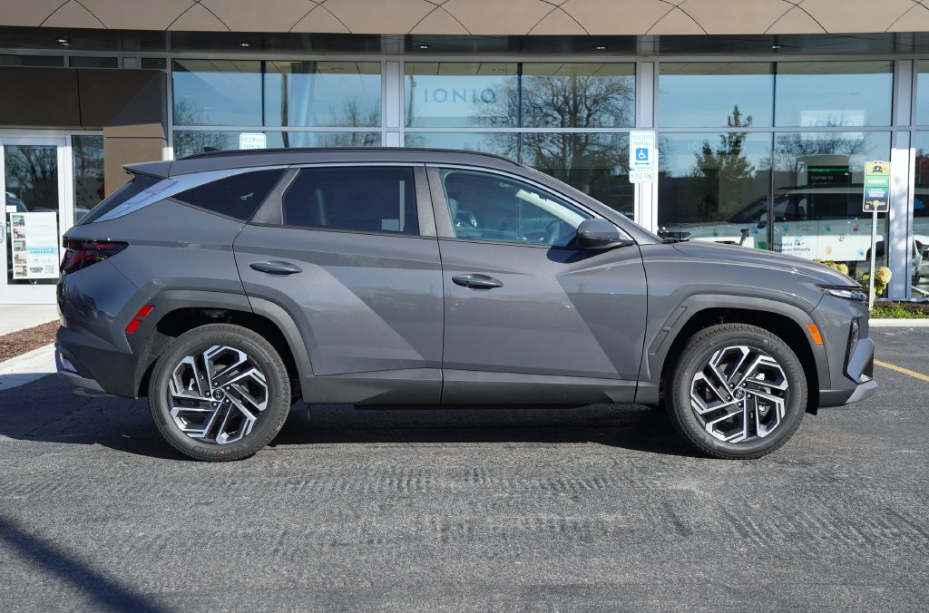 New 2026 Hyundai Tucson SEL Plus SUV