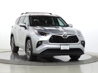 Used 2022 Toyota Highlander XLE SUV for sale near Chicago, Illinois