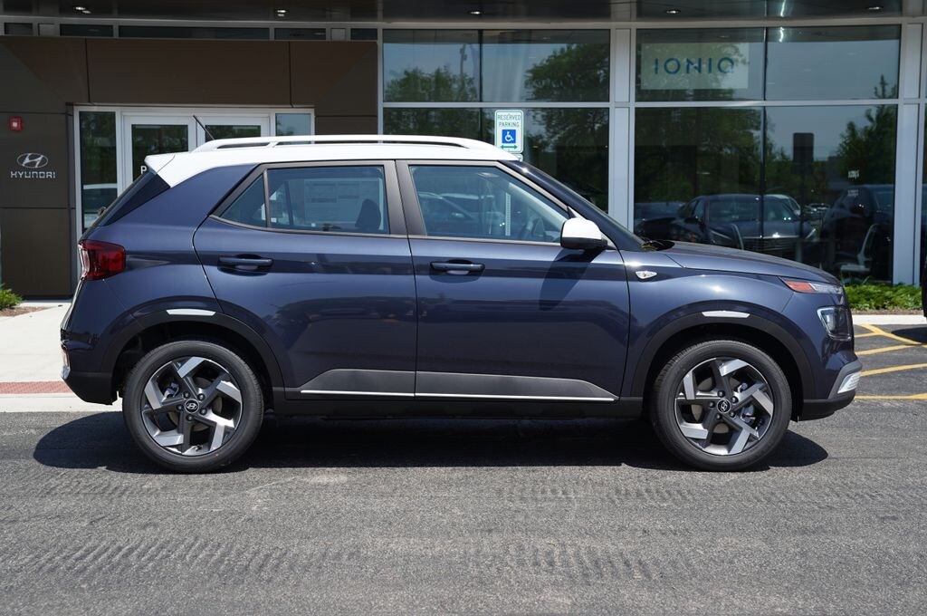New 2026 Hyundai Venue SEL w/Two-Tone Roof SUV