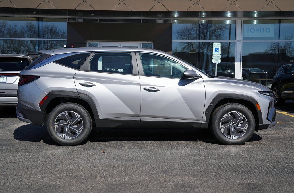 New 2026 Hyundai Tucson Hybrid Blue SE SUV