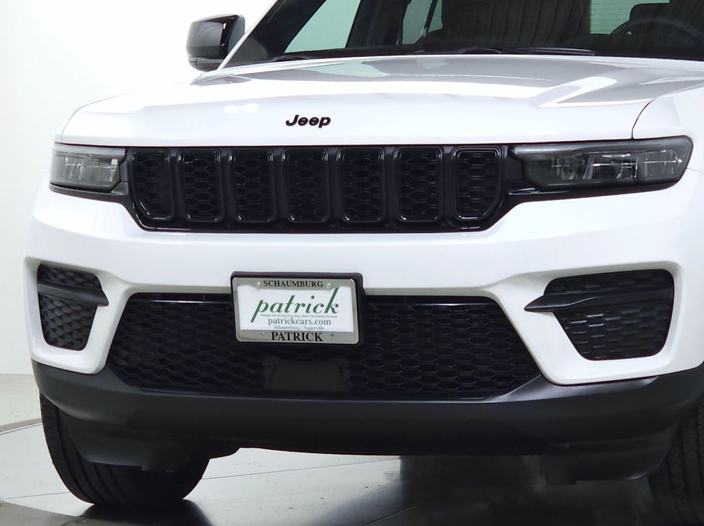 Used 2025 Jeep Grand Cherokee Laredo SUV