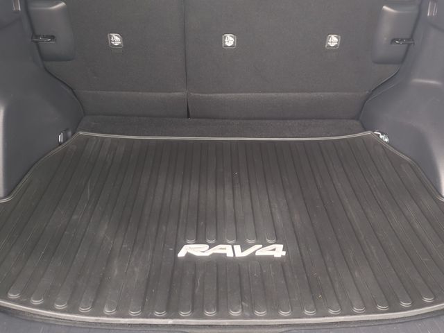 2021 Toyota RAV4 LE - Photo 6