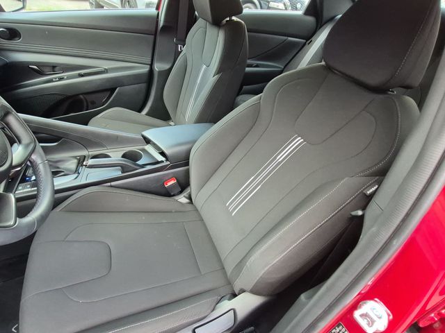 2025 Hyundai Elantra SEL - Photo 15