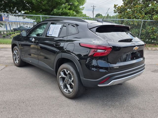 2025 Chevrolet Trax LT - Photo 8