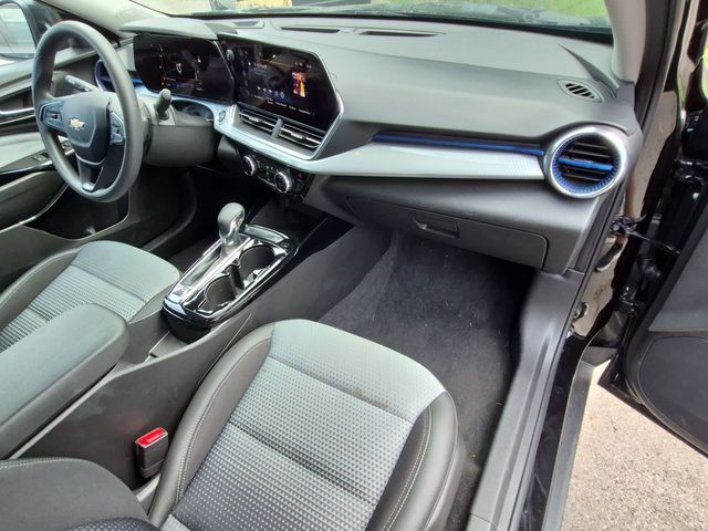 2025 Chevrolet Trax LT - Photo 21
