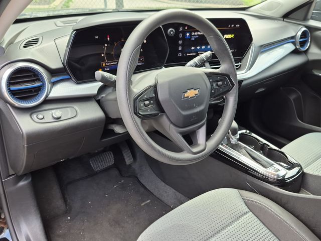 2025 Chevrolet Trax LT - Photo 10