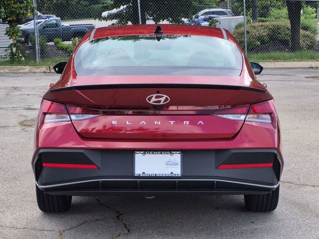 2025 Hyundai Elantra SEL - Photo 7