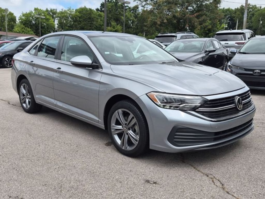 Used 2024 Volkswagen Jetta 1.5T SE Sedan