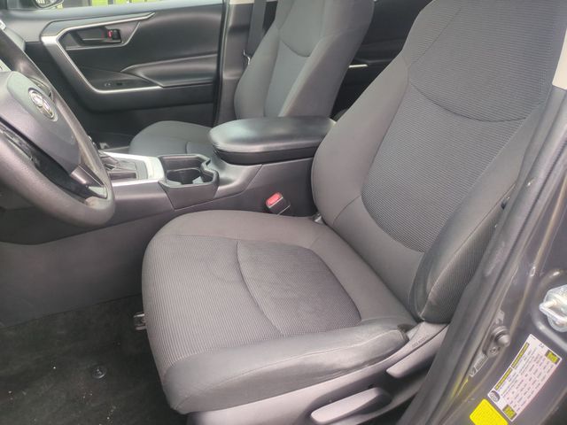 2021 Toyota RAV4 LE - Photo 15