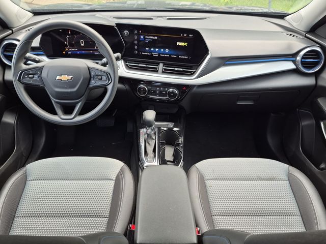 2025 Chevrolet Trax LT - Photo 17