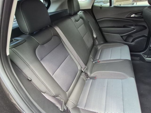2025 Chevrolet Trax LT - Photo 19