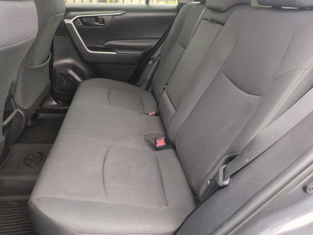 2021 Toyota RAV4 LE - Photo 18