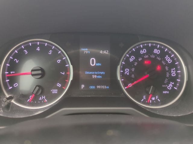 2021 Toyota RAV4 LE - Photo 11