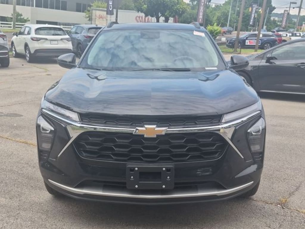 Used 2025 Chevrolet Trax LT SUV