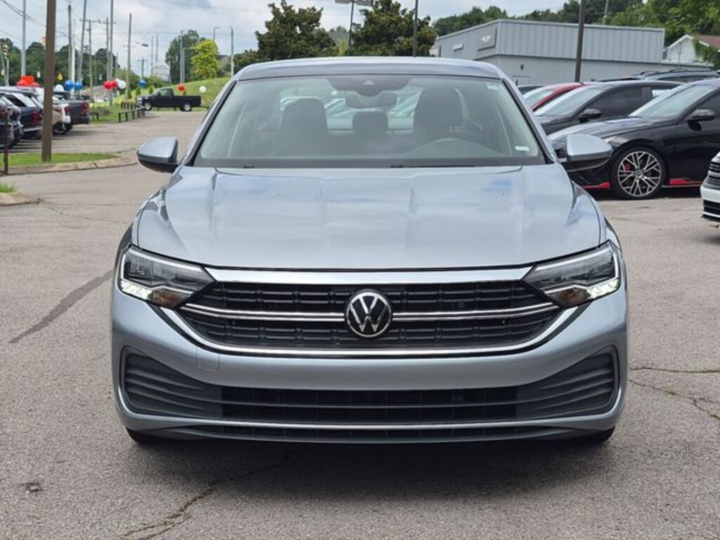 Used 2024 Volkswagen Jetta 1.5T SE Sedan