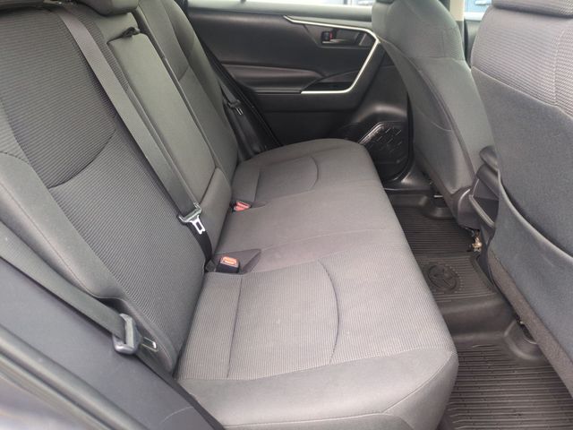 2021 Toyota RAV4 LE - Photo 19