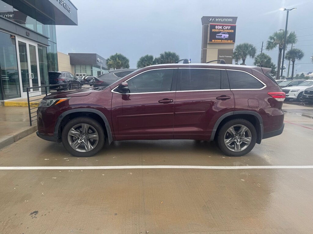 Used 2017 Toyota Highlander Limited Limited V6 FWD