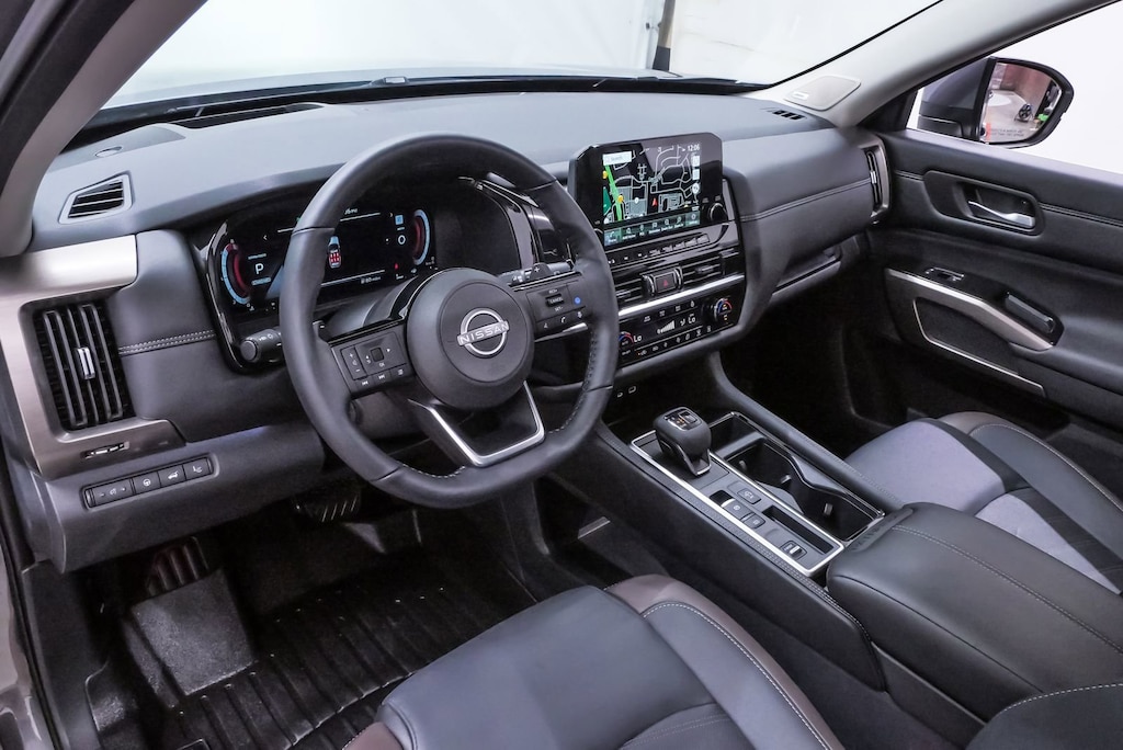 Used 2024 Nissan Pathfinder Platinum Platinum 2WD