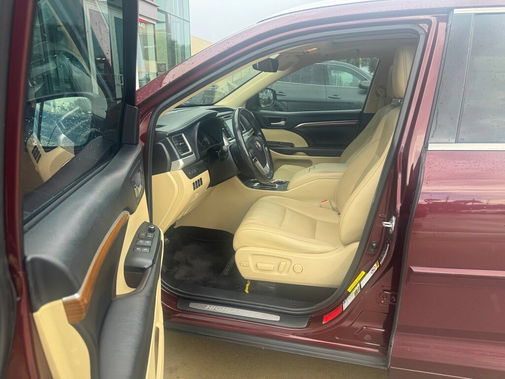 Used 2017 Toyota Highlander Limited Limited V6 FWD