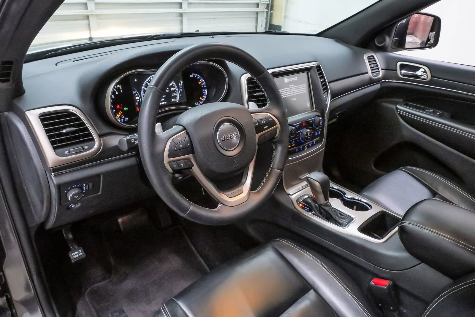 Used 2016 Jeep Grand Cherokee Limited with VIN 1C4RJEBG8GC392584 for sale in Spring, TX