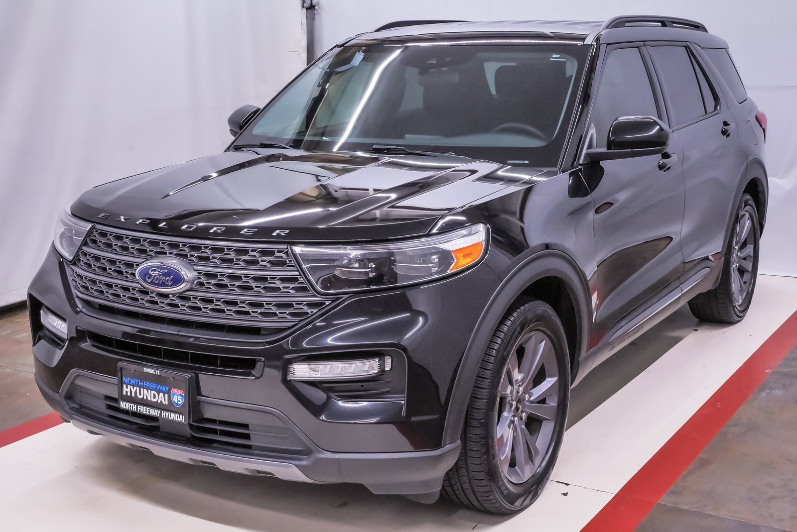 2022 Ford Explorer XLT's photo