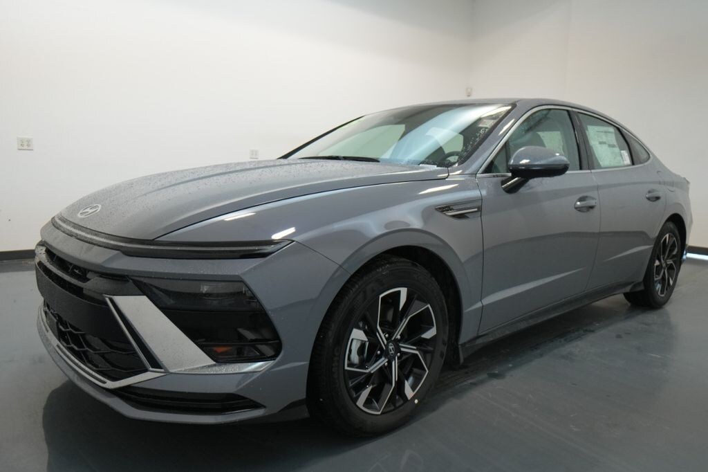 New 2025 Hyundai Sonata SEL Sedan