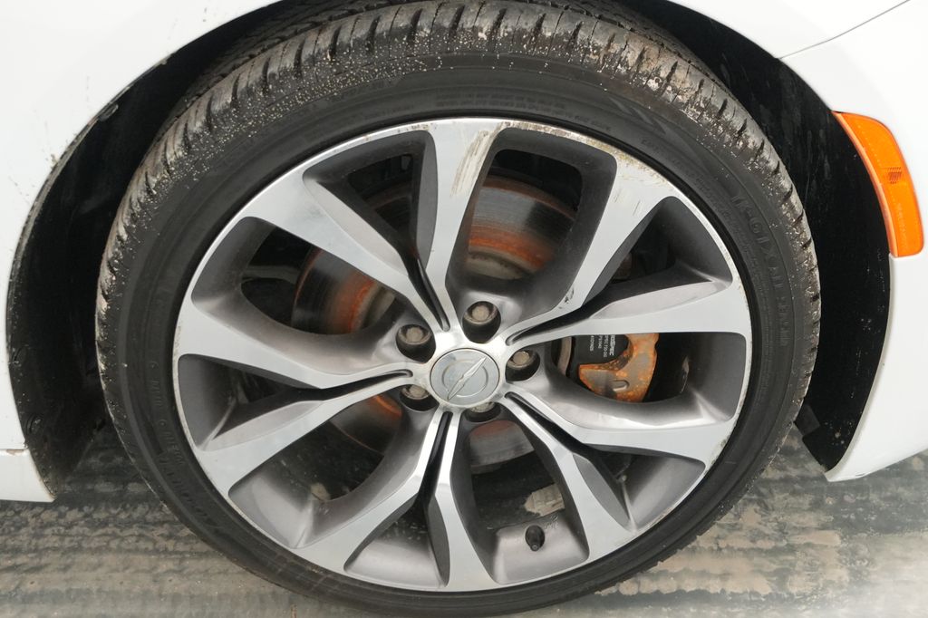 2015 Chrysler 200 C - Photo 11