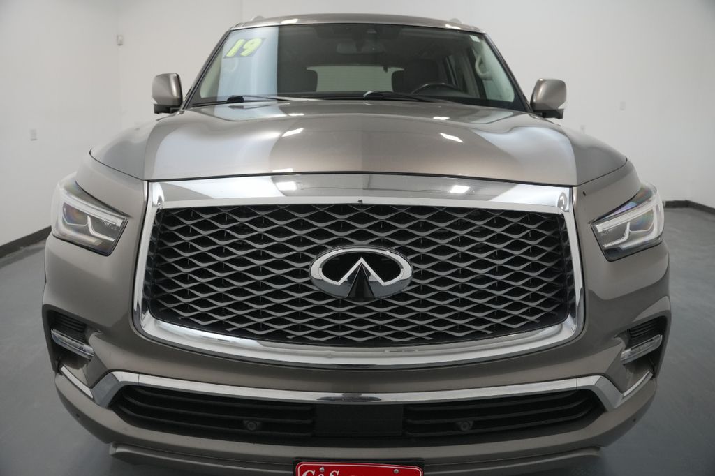 2019 Infiniti QX80 Luxe photo 2
