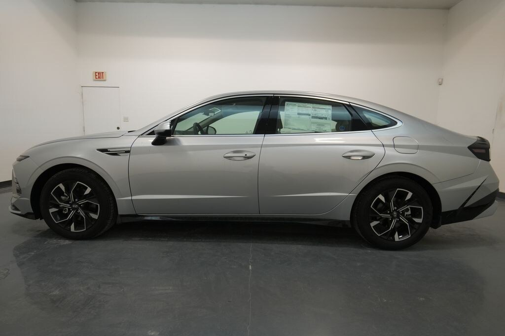 New 2025 Hyundai Sonata SEL Sedan