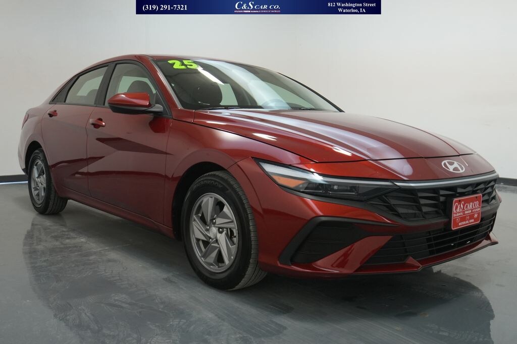 Used 2025 Hyundai Elantra SE Sedan