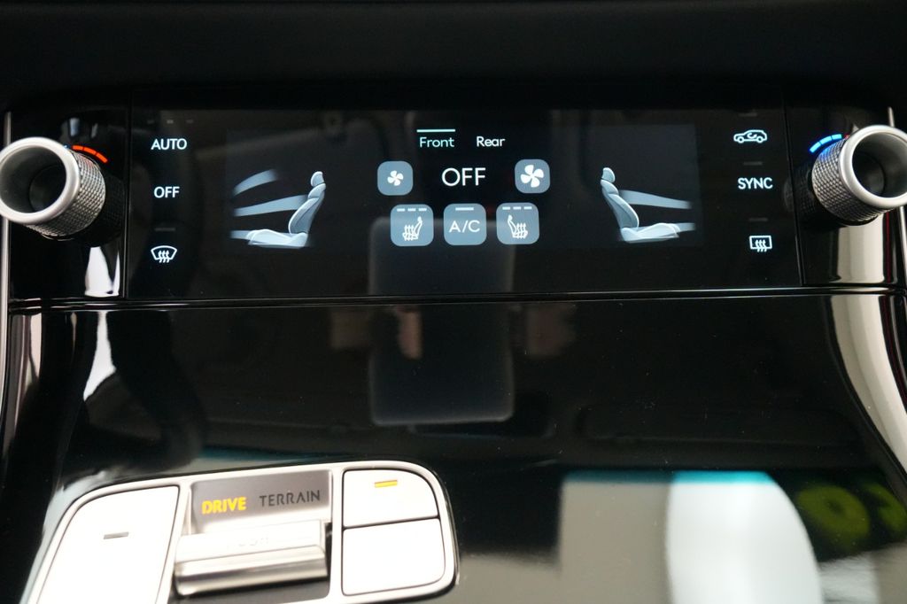 2026 GENESIS GV70 Standard - Photo 37