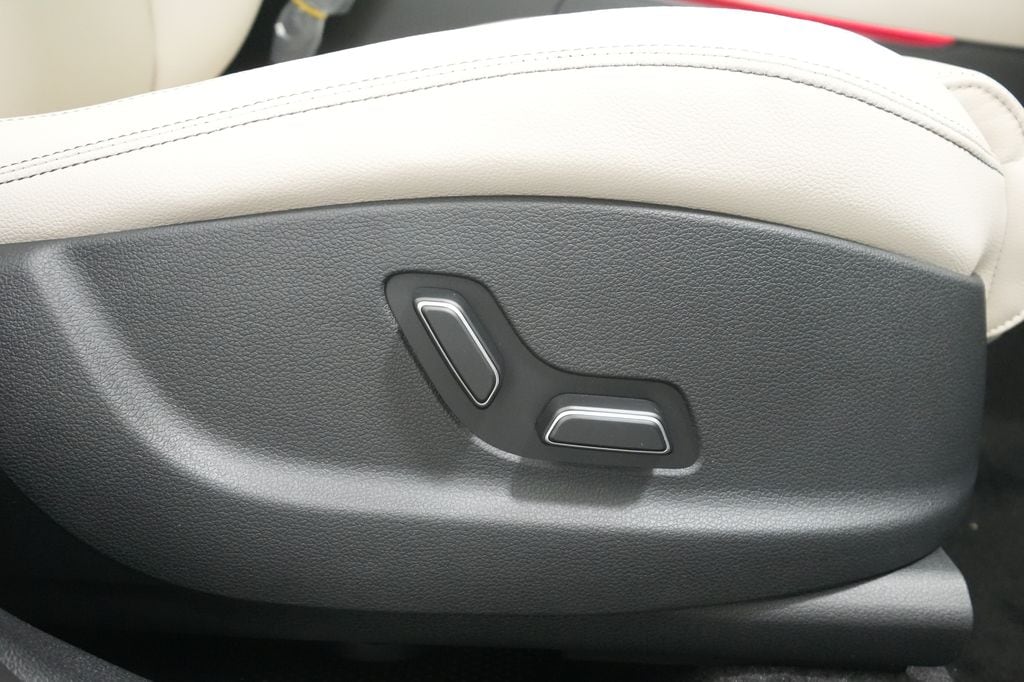2026 GENESIS GV70 Standard - Photo 24