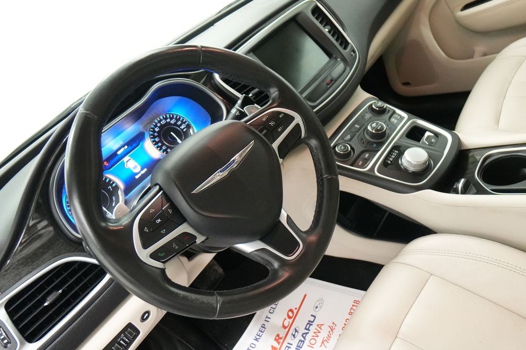 2015 Chrysler 200 C - Photo 14