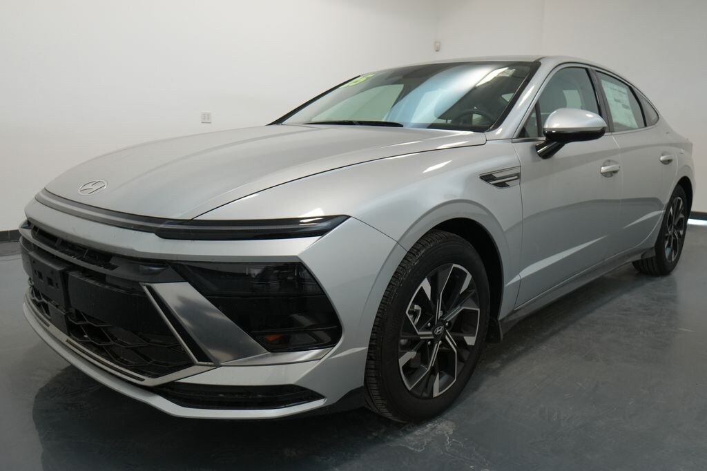 New 2025 Hyundai Sonata SEL Sedan