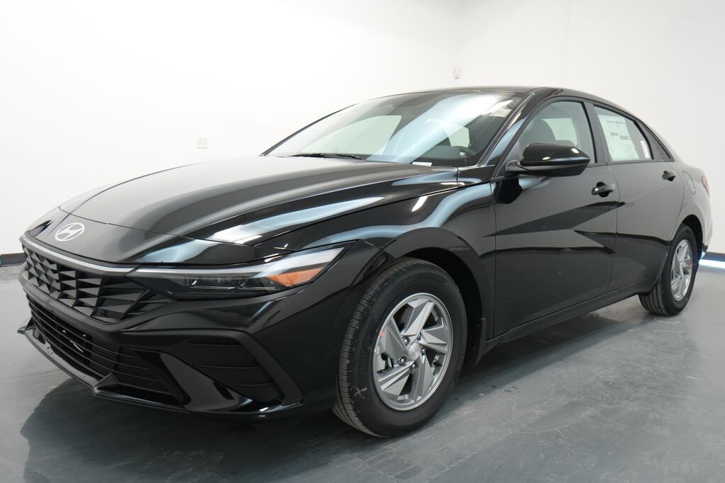 New 2026 Hyundai Elantra SE Sedan