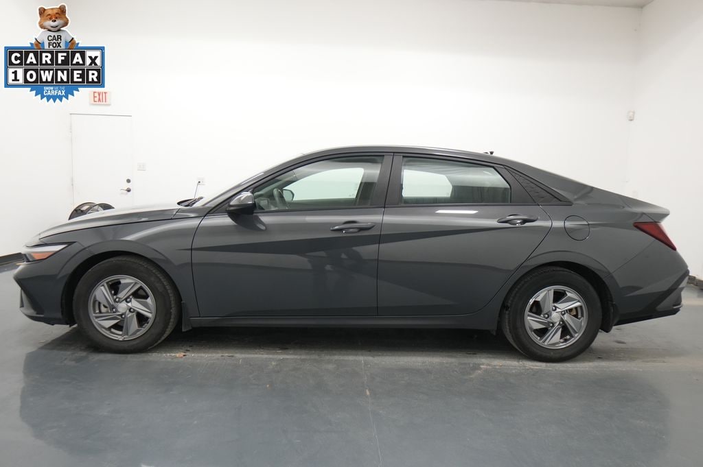 Used 2024 Hyundai Elantra SE Sedan