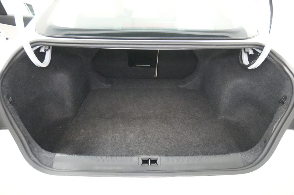 2015 Chrysler 200 C - Photo 23