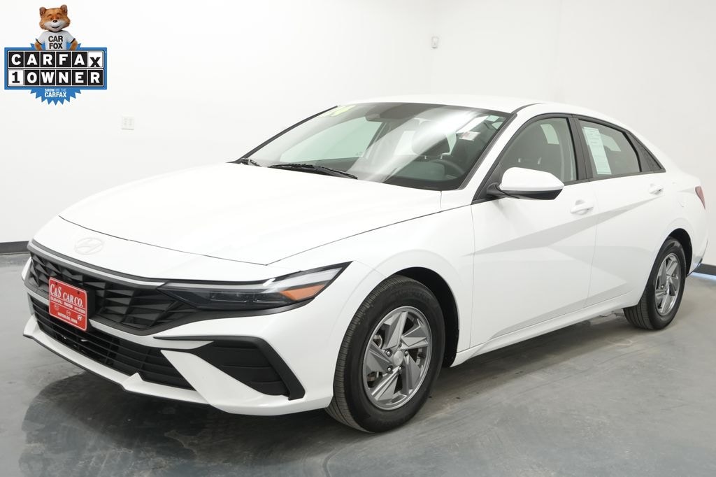 Used 2024 Hyundai Elantra SE Sedan