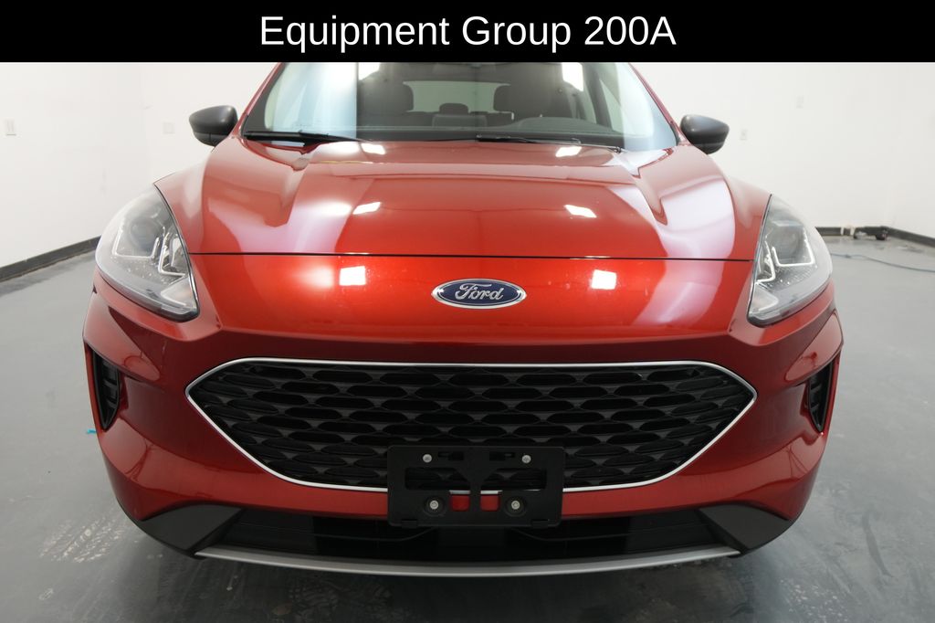 2022 Ford Escape SE photo 2