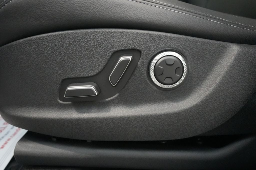 2026 GENESIS GV70 Standard - Photo 19