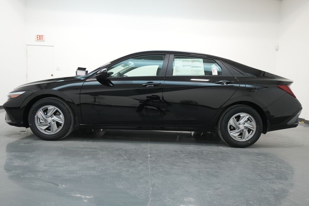 New 2026 Hyundai Elantra SE Sedan