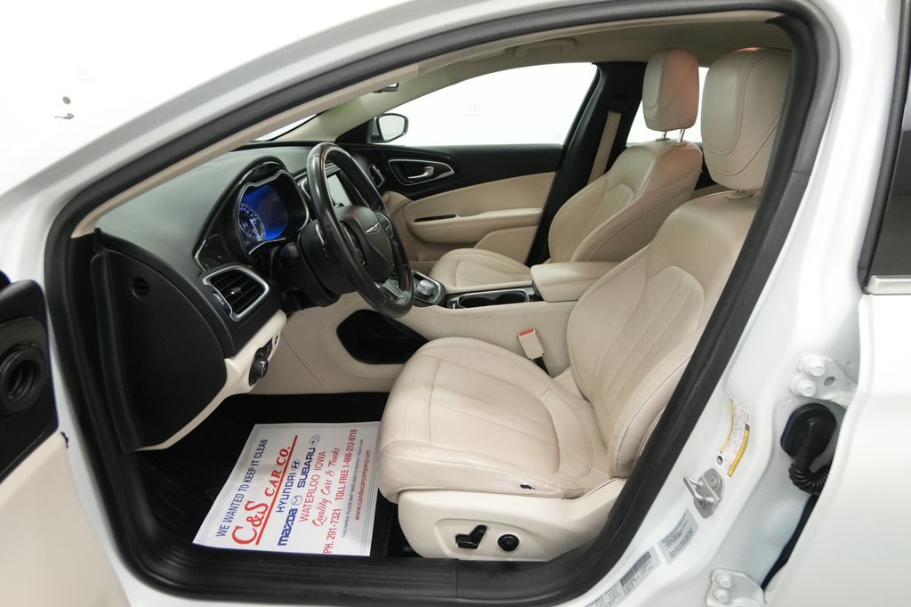 2015 Chrysler 200 C - Photo 16