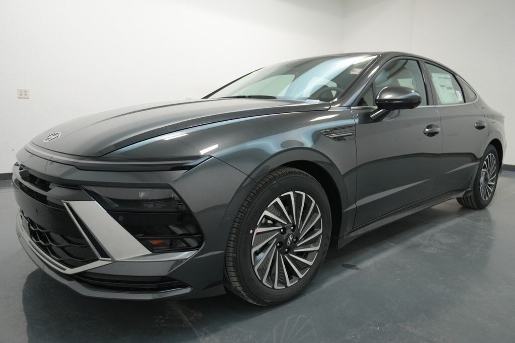 New 2025 Hyundai Sonata Hybrid Limited Sedan