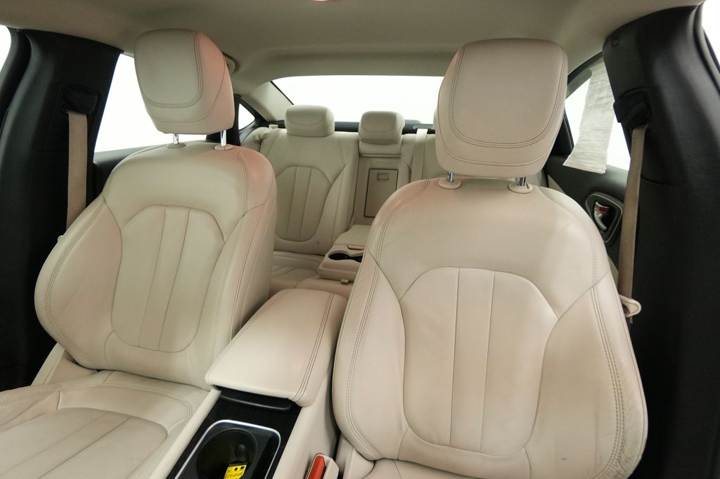 2015 Chrysler 200 C - Photo 15