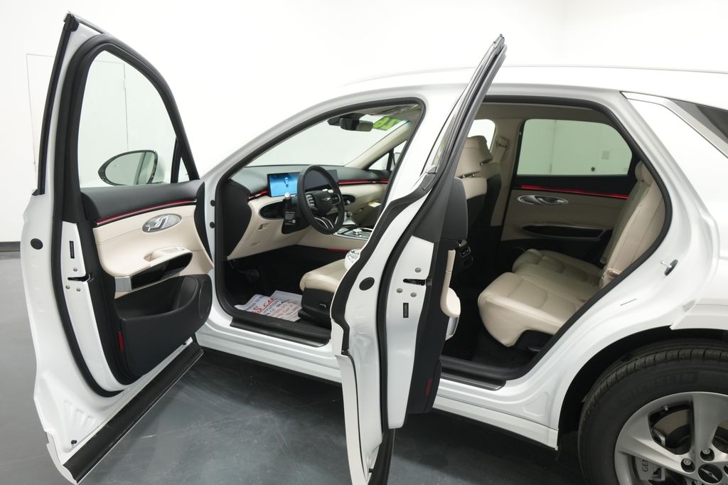 2026 GENESIS GV70 Standard - Photo 17