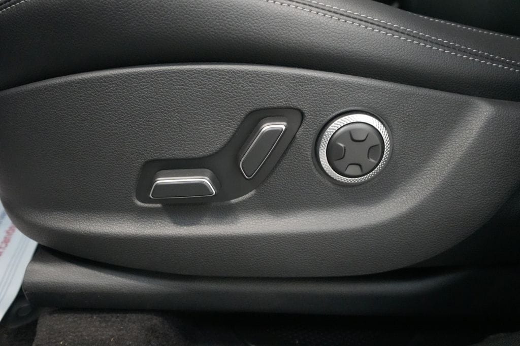 2026 GENESIS GV70 Standard - Photo 23