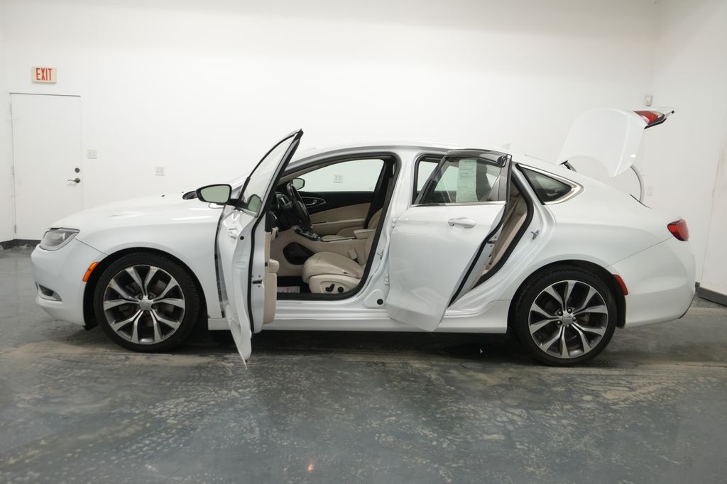 2015 Chrysler 200 C - Photo 25